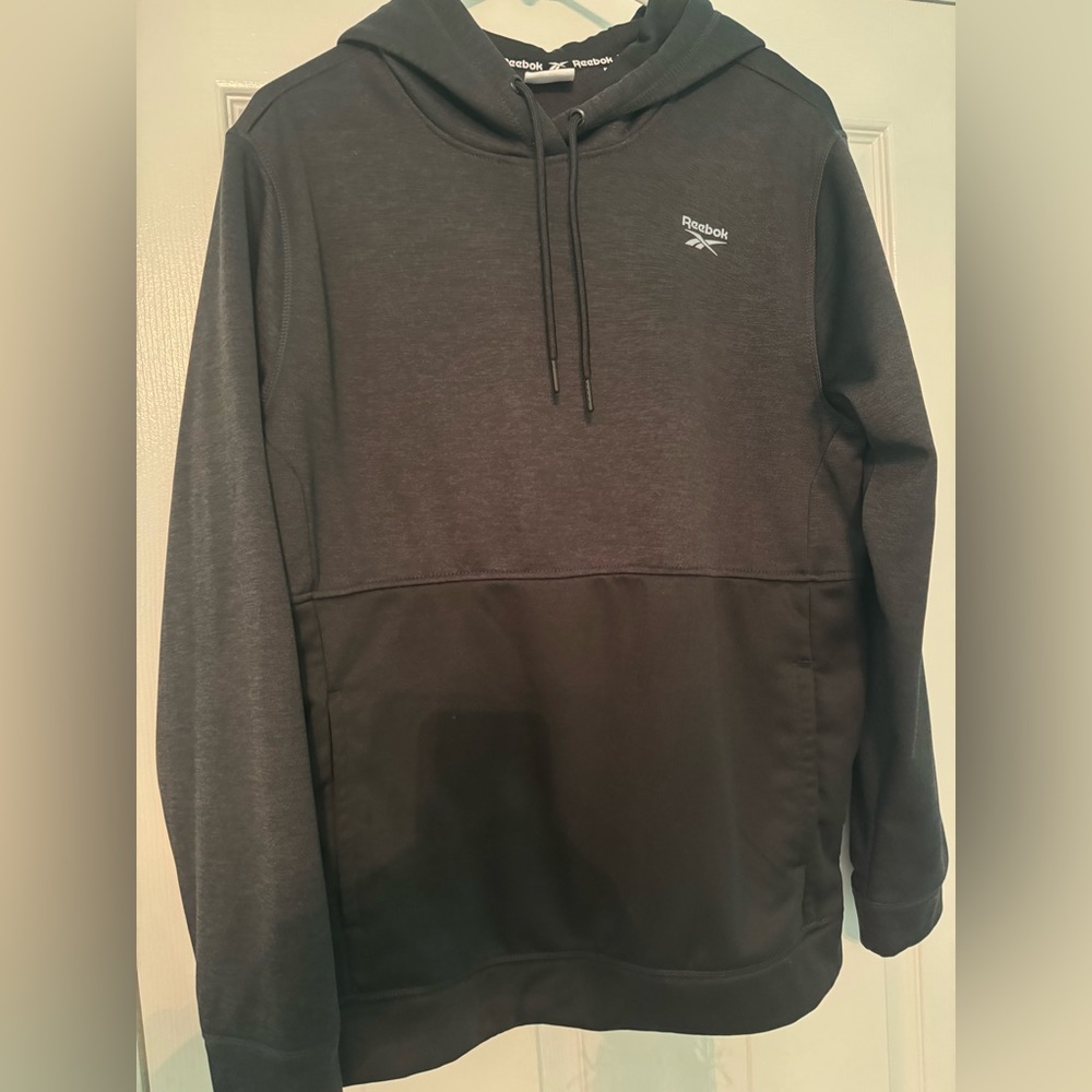 Men’s Reebok Size M hooded sweatshirt Black